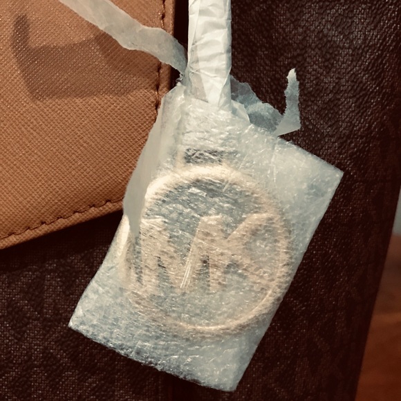 👜Michael Kors NS Jet Set with Large Fulton Clutch Zip  Wallet, Brown Acorn - Picture 15 of 15